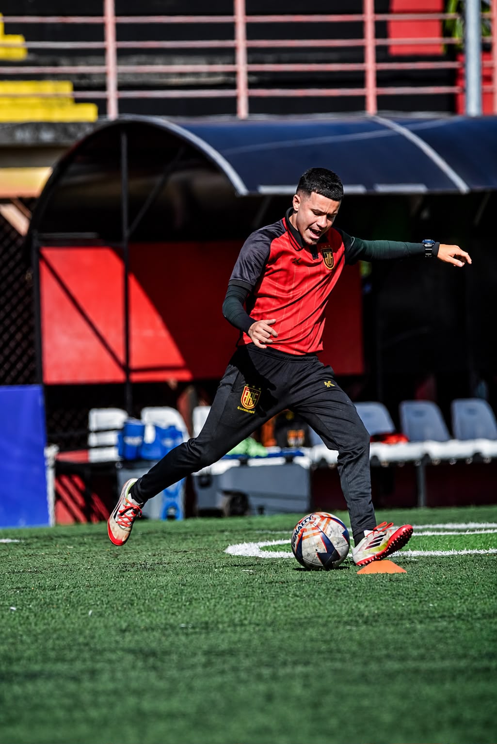 Preparador físico do Flamengo de Guarulhos em atividade no campo